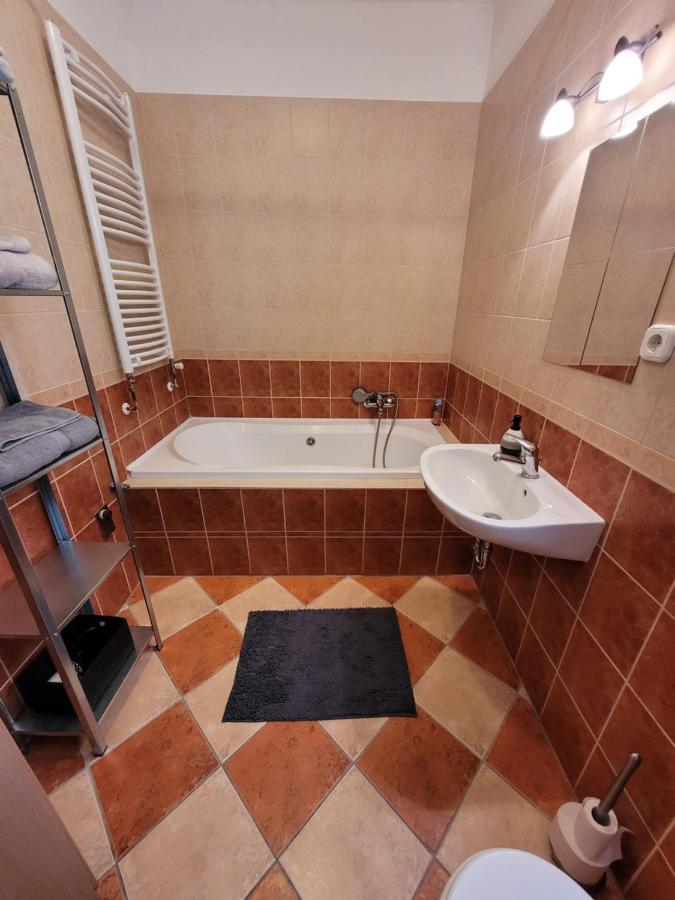 Hb Downtown Sunny Apartman Budapest Bagian luar foto